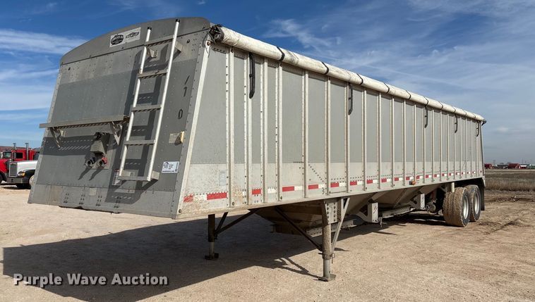 2019 Cornhusker 800 grain trailer - EE0023