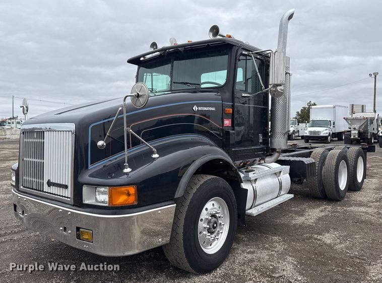 1996 International 9400 truck cab and chassis - EG2536