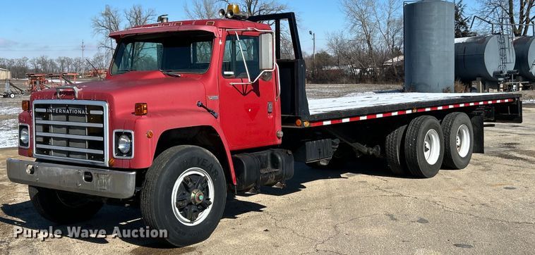 1981 International F1954 rollback truck - EK2650