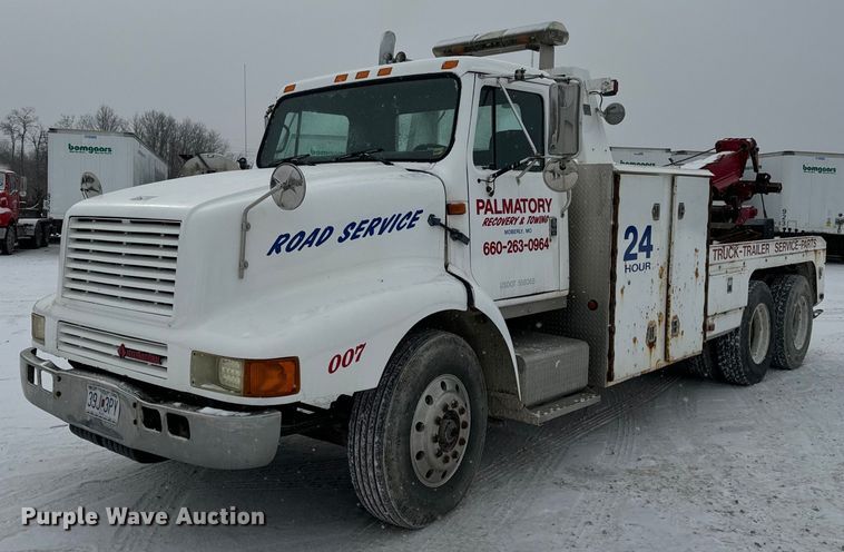 1993 International 8200  tow truck - EN5119