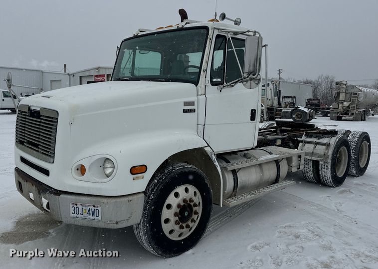 1998 Freightliner FL112 semi truck - EN5121