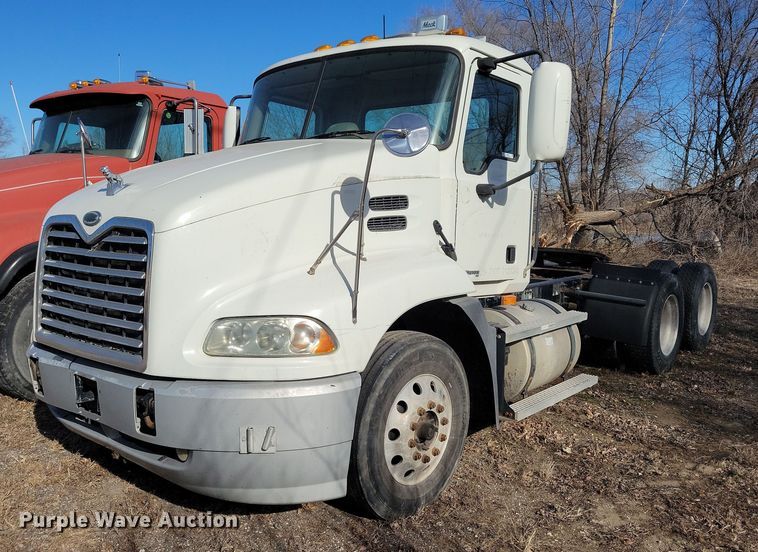 2006 Mack Vision semi truck - NB9808