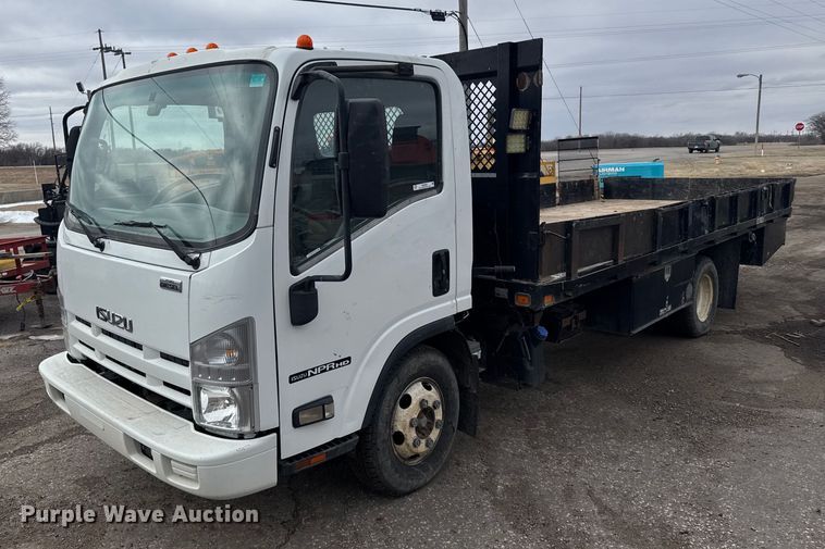 2013 Isuzu NPR HD flatbed truck - NN9588