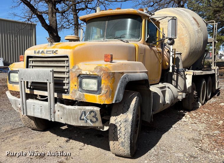 1999 Mack RD690S ready mix truck - OK9527
