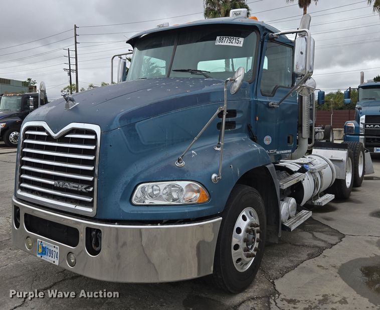 2011 Mack CXU613 semi truck - YA0294