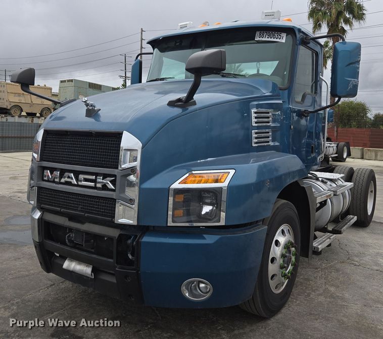 2019 Mack Anthem AN42T semi truck - YA0297