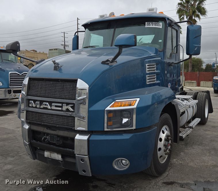 2019 Mack Anthem AN42T semi truck - YA0298