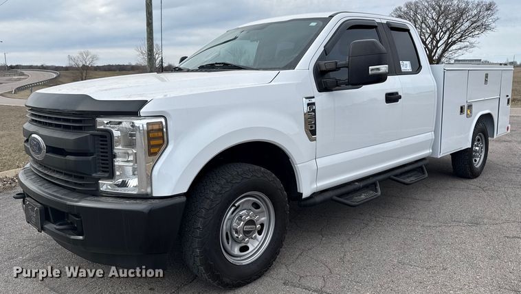 2019 Ford F250 Super Duty SuperCab utility bed pickup truck - DM5593
