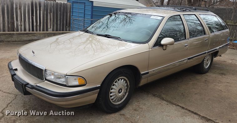 1994 Buick Roadmaster Estate Wagon  - DO7823