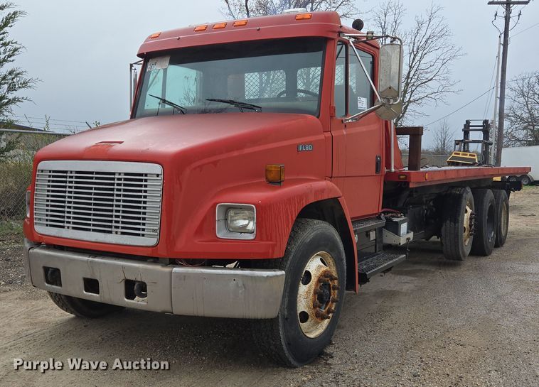 2001 Freightliner FL80 rollback truck - DV1273