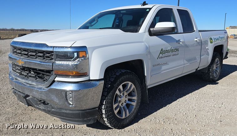 2018 Chevrolet Silverado 1500 Double Cab pickup truck - DW3168