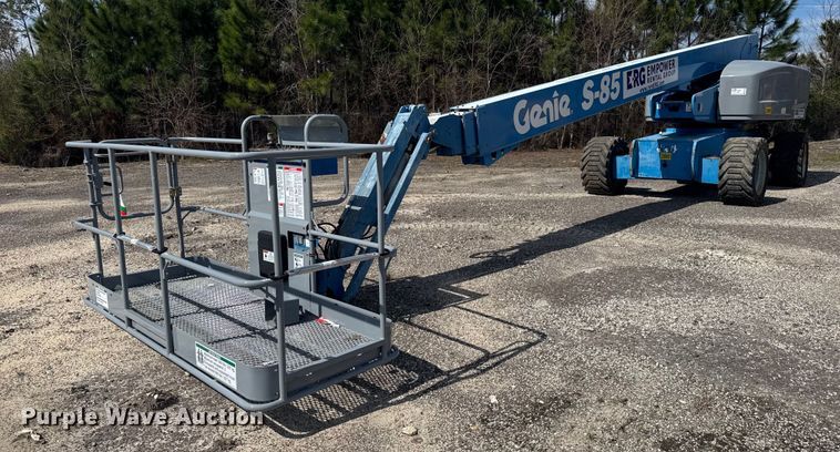 2010 Genie S-85 boom lift - EC3485