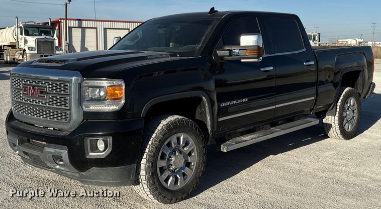 2019 GMC Sierra 2500HD Denali Crew Cab pickup truck - ED5518