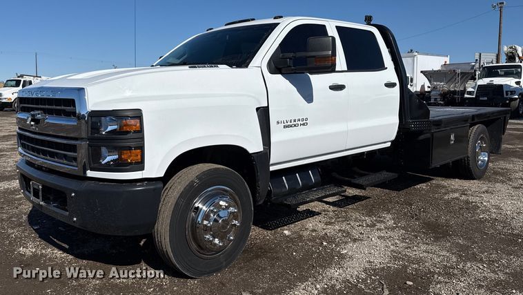 2019 Chevrolet Silverado 5500HD Crew Cab flatbed truck - EG2552