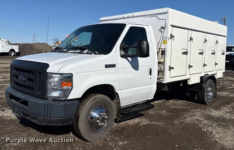 2017 Ford E450 Super Duty refrigerated truck - EG2554