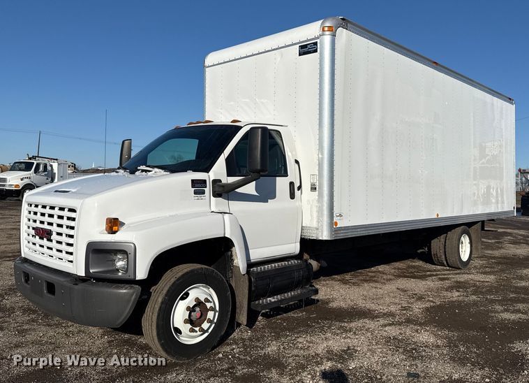 2005 GMC C6500 box truck - EG2557