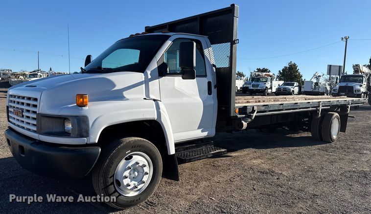 2005 GMC C5500 flatbed truck - EG2584