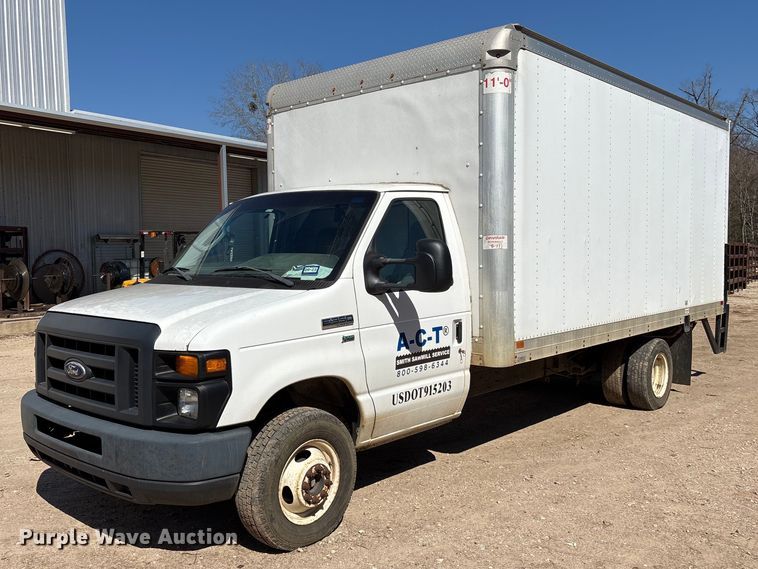 2016 Ford E350 Super Duty box truck - EY9947