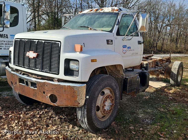 1998 Chevrolet C7500 truck cab and chassis - OJ9262