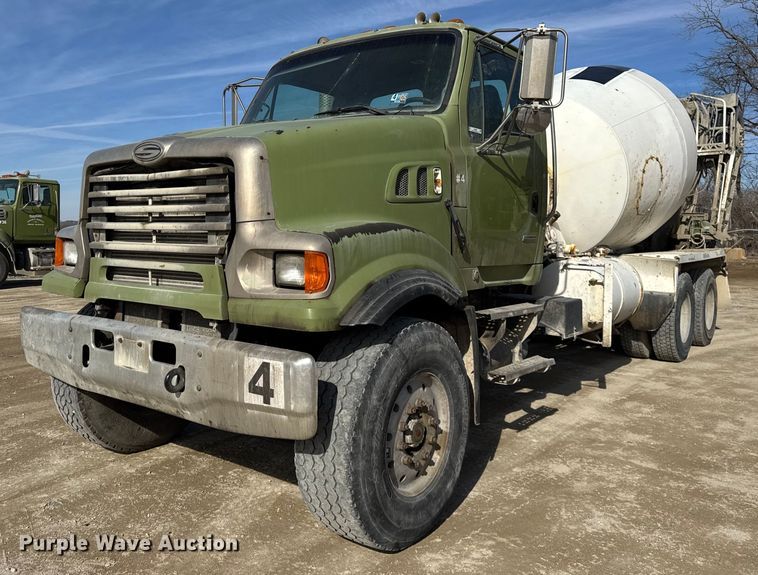 2009 Sterling L8500 ready mix truck - DH9838