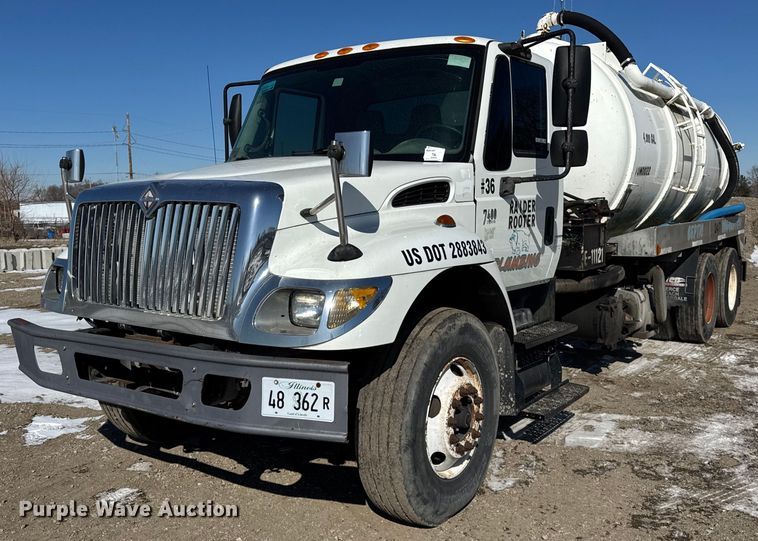 2007 International 7400 vacuum truck - DH9852