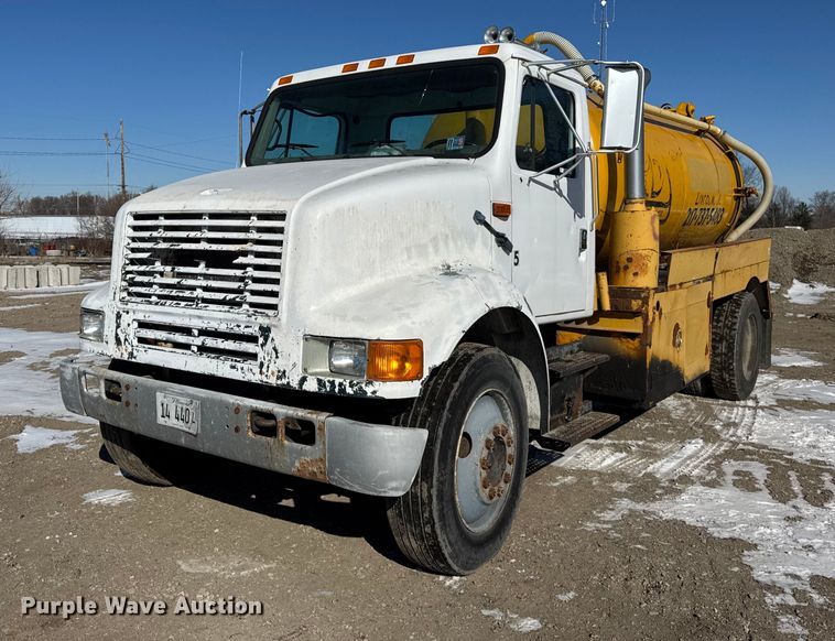 1991 International 7100 vacuum truck - DH9853