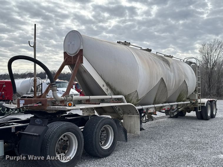2000 Kraft P-41-1000 pneumatic dry bulk trailer - DO0280