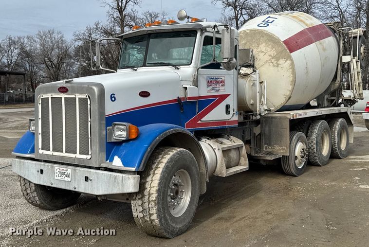 2015 Peterbilt 365 ready mix truck - DO0380