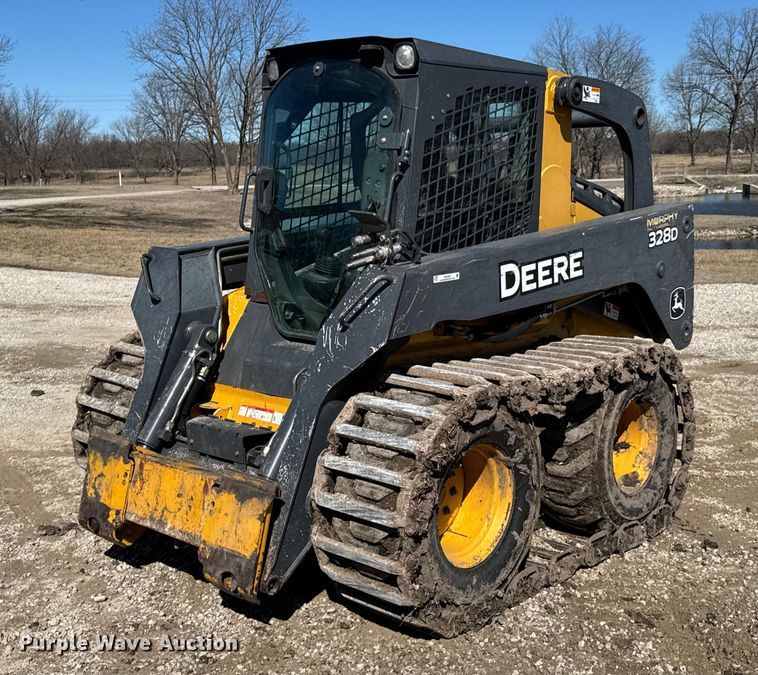 2011 John Deere 328D skid steer loader - DO0425