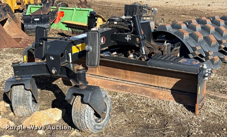 Caterpillar GB134 skid steer grader - DQ6642