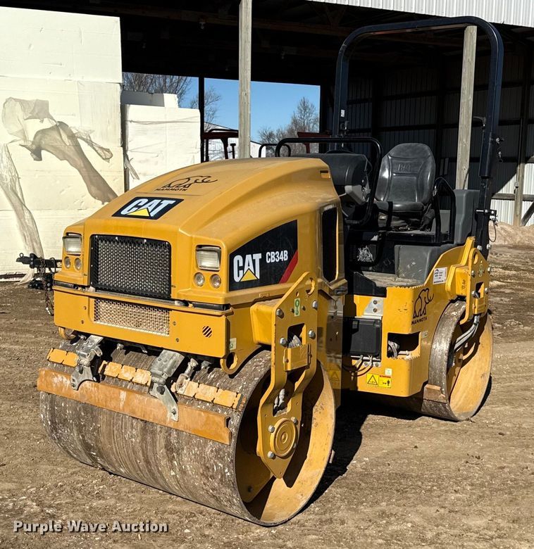 2019 Caterpillar CB34B double drum vibratory roller - DQ6643