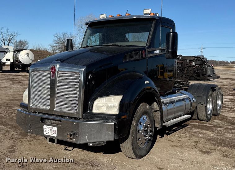 2017 Kenworth T880 semi truck - DQ6672