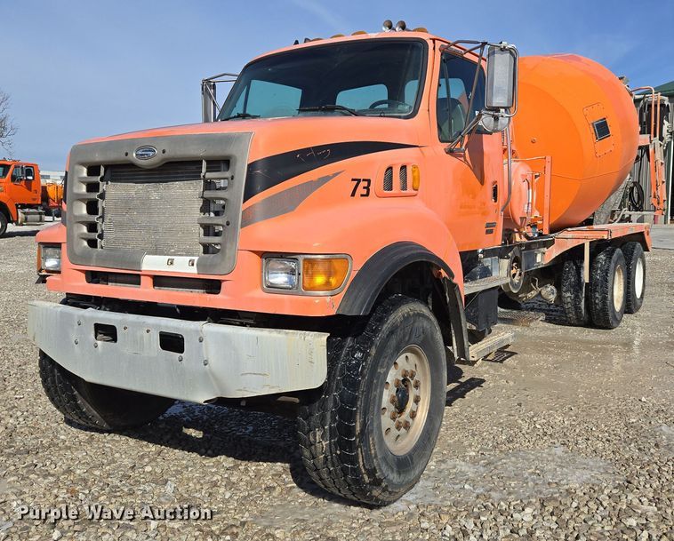 2003 Sterling L-Line ready mix truck - DS5274
