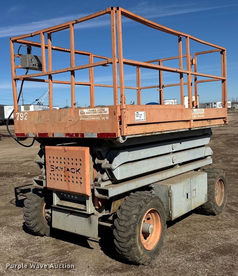 Skyjack 7027 scissor lift - DU3329