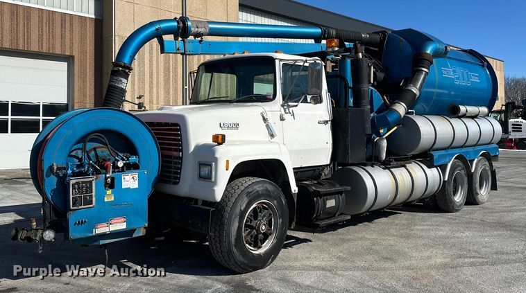 1990 Ford L8000 sewer jetter truck - DV0601