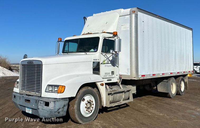 2000 Freightliner  FLD120 box truck - DV0614
