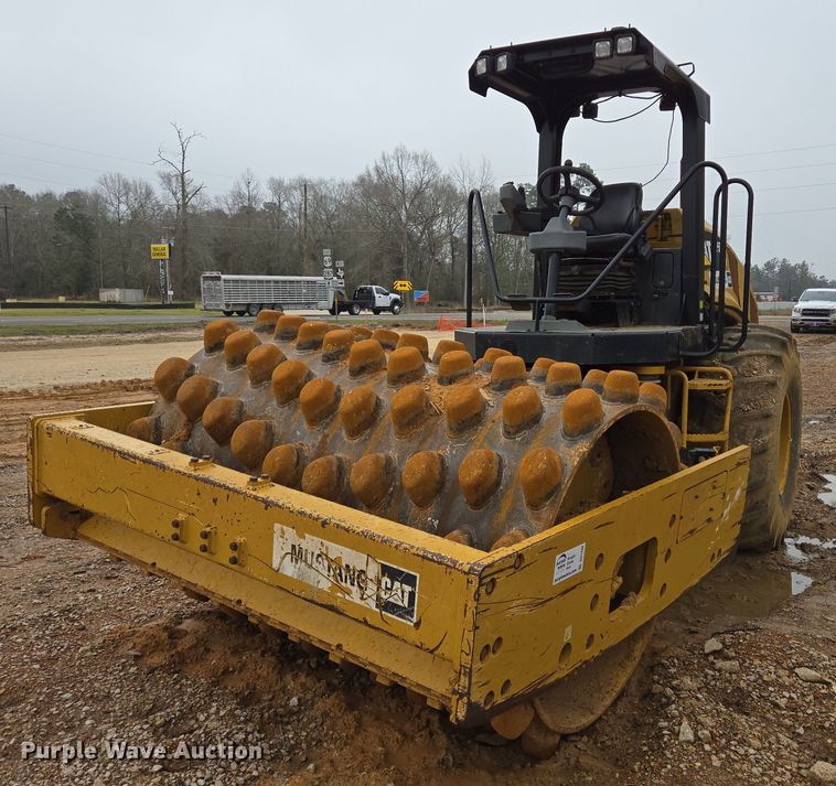 2016 Caterpillar CP56B single drum vibratory roller - DV1286
