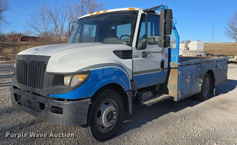 2013 International TerraStar flatbed truck - DW3142