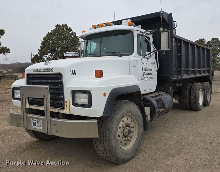2001 Mack RD688S dump truck - DW3186