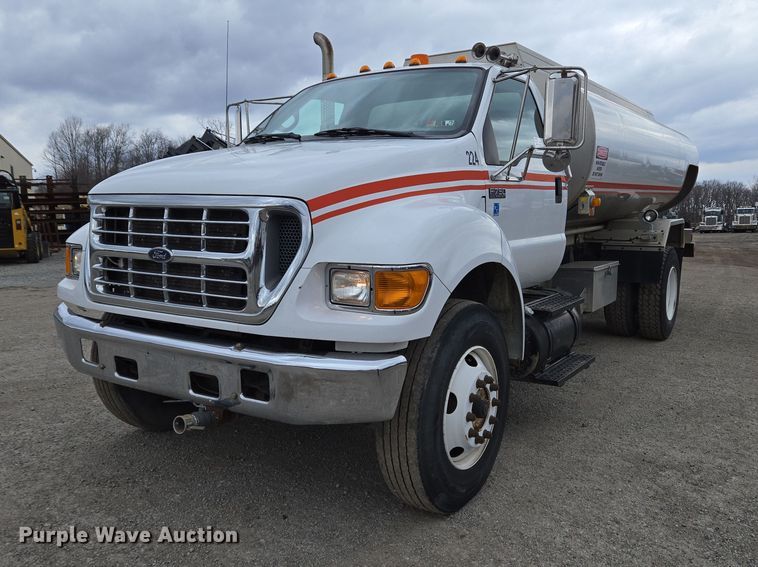 2003 Ford F750 Super Duty XLT water truck - EC4018