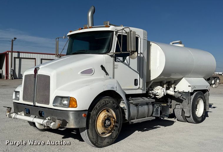 2008 Kenworth T370 pressure washer truck - ED5516