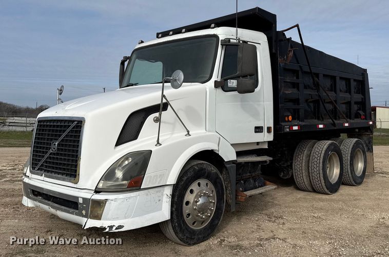 2005 Volvo VN dump truck - ED5521