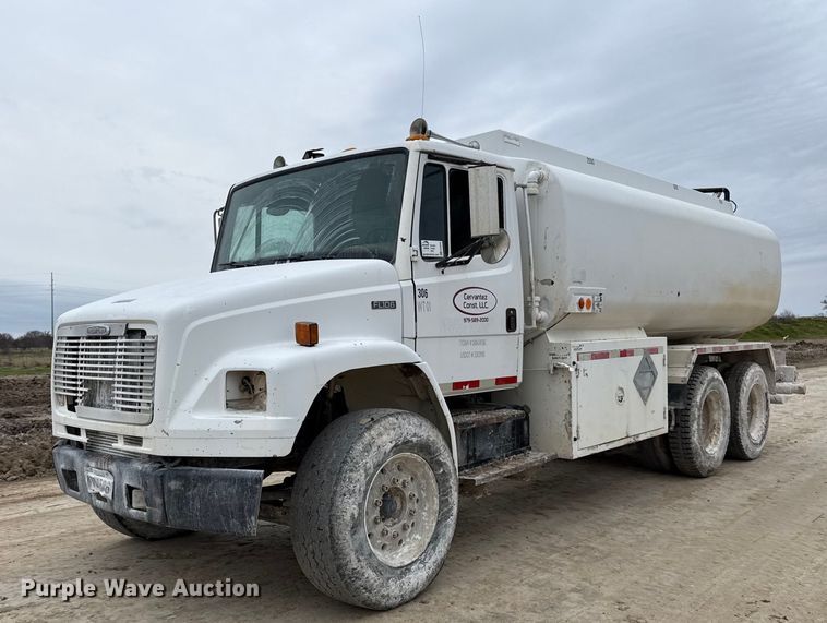 1999 Freightliner FL106 tank truck - ED5543