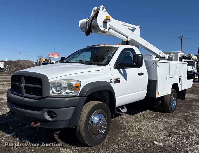 2008 Dodge Ram 5500HD bucket truck - EG2551
