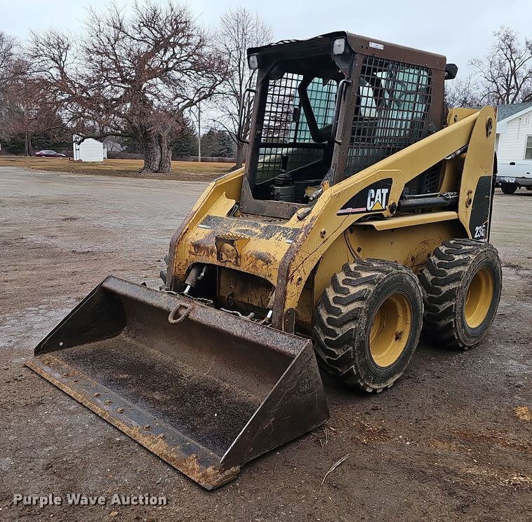 1999 Caterpillar 236 skid steer loader - EH8687
