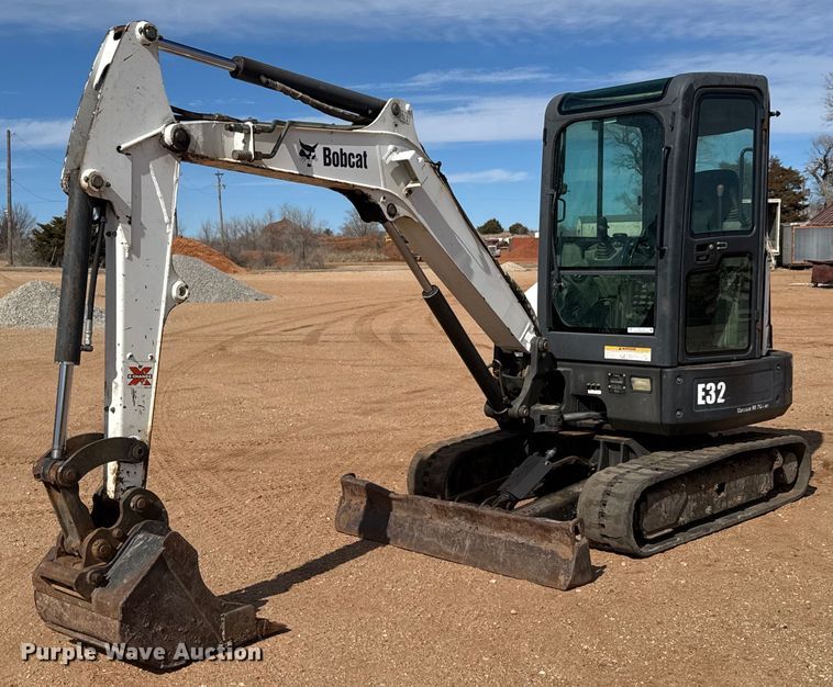 2011 Bobcat E32 M mini excavator - EQ1116