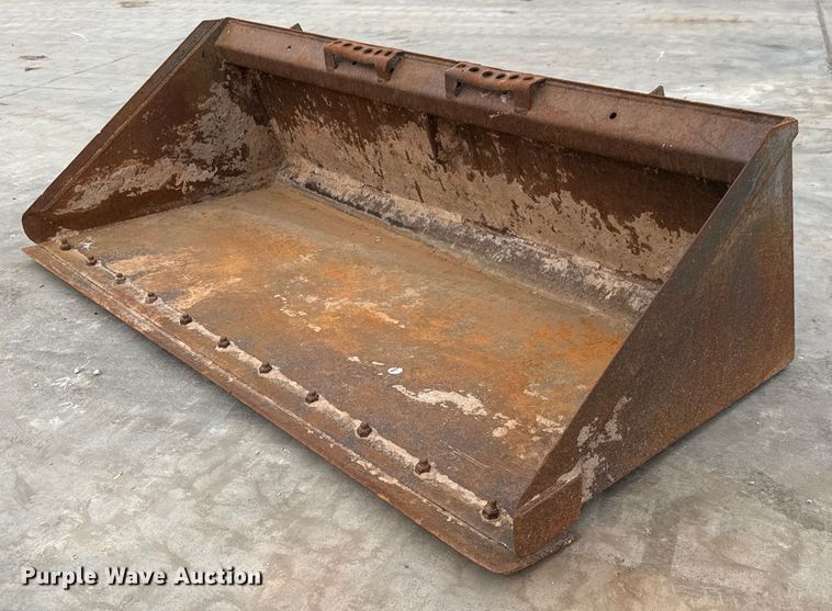Melroe 66 Low Profile skid steer bucket - EQ1178