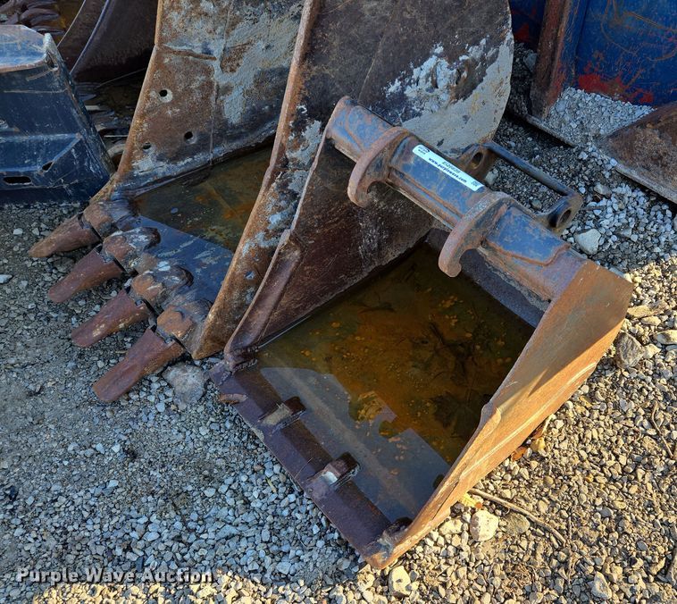 Bobcat (2) excavator buckets  - EQ6639