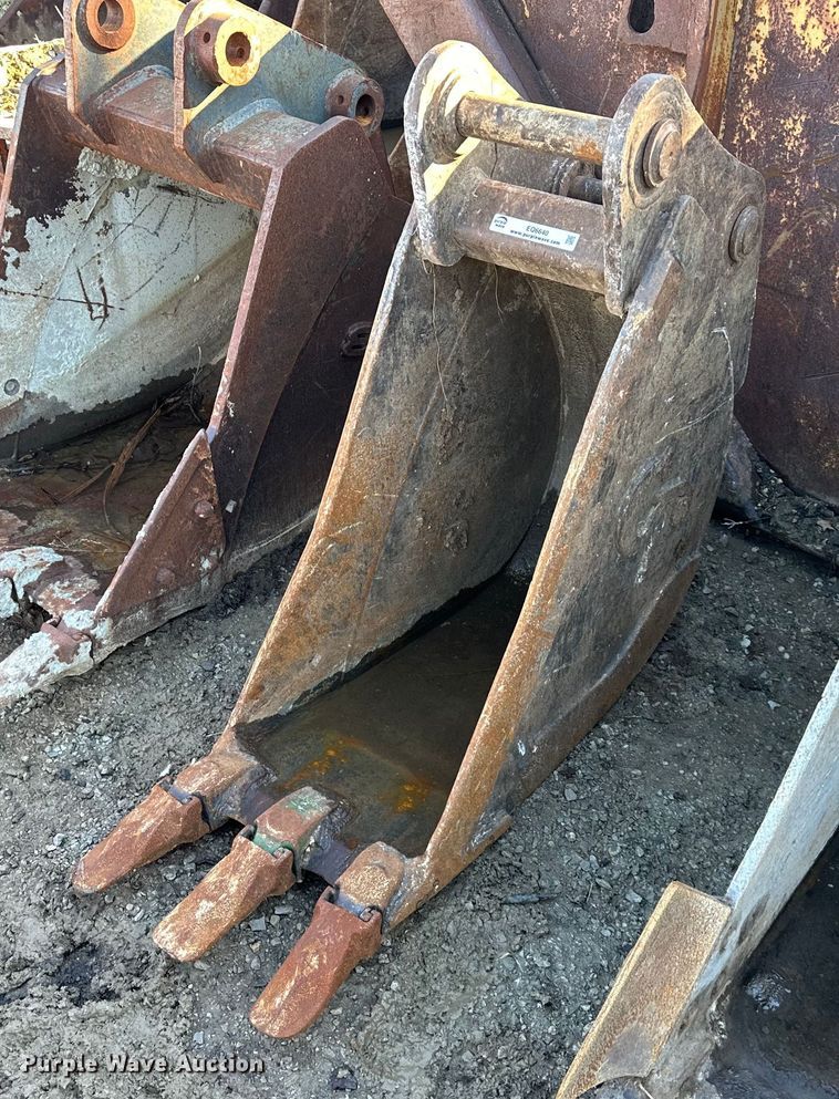 CP 18" excavator bucket - EQ6640