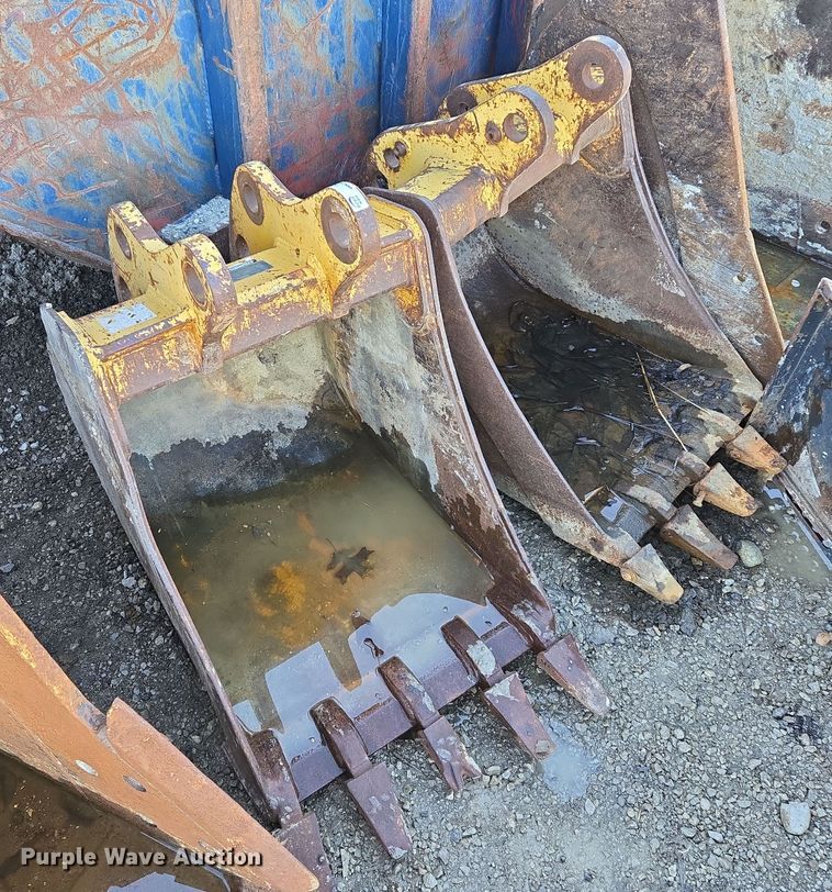 (2) 24" W backhoe buckets  - EQ6642